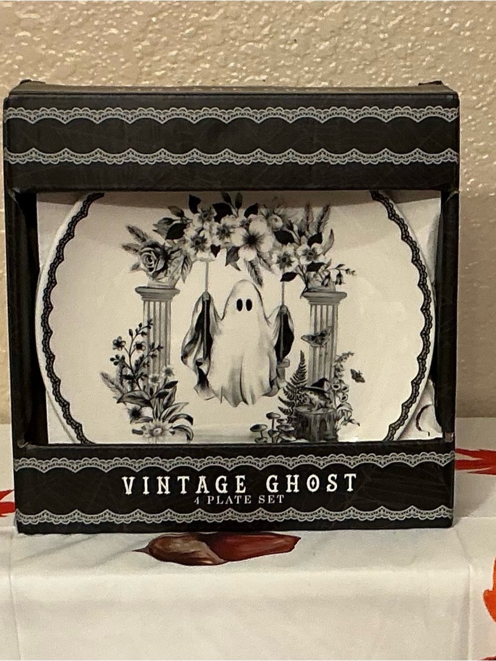Vintage Ghost 4-Plate Set - Black and White